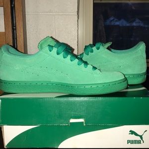 Green suede Pumas